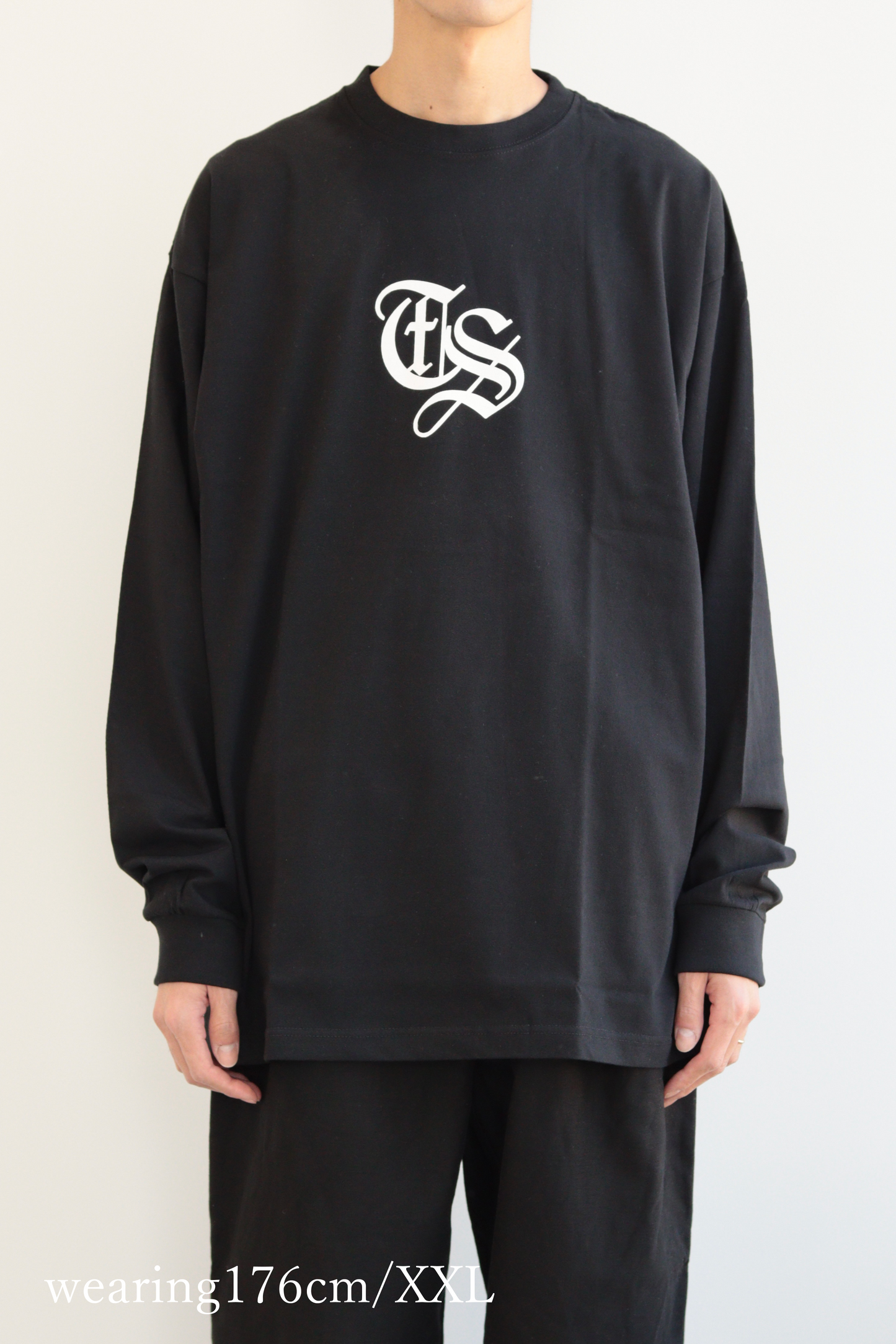 OLD ENGLISH LOGO L/S TEE(BLACK)