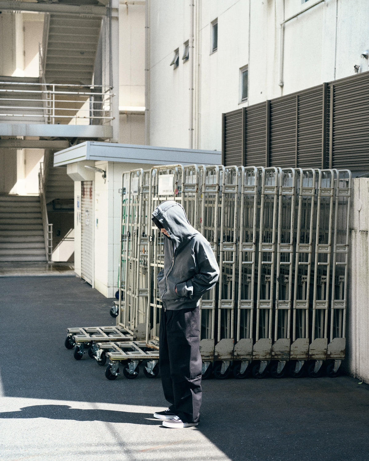 着用イメージ GRAY（全身）