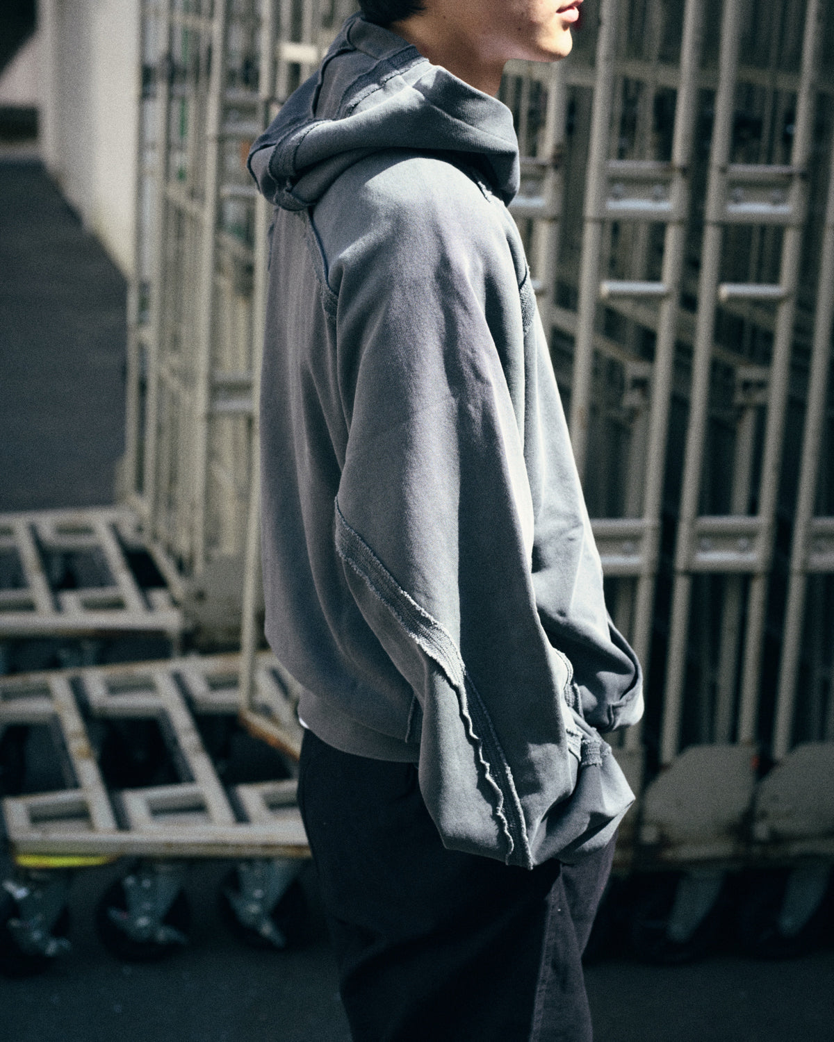 着用イメージ GRAY（サイド）
