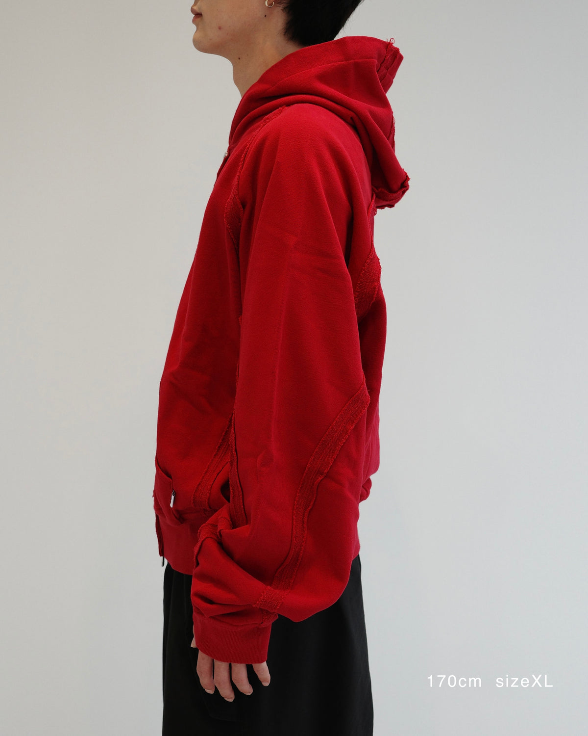 着用イメージ RED / sizeXL 170cm（サイド）
