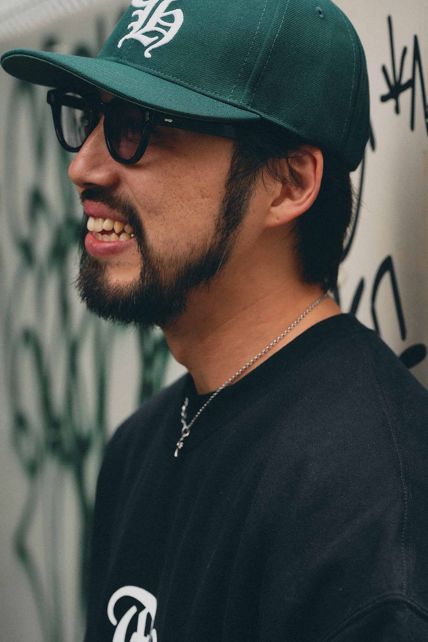 OLD ENGLISH LOGO SWEAT（BLACK）