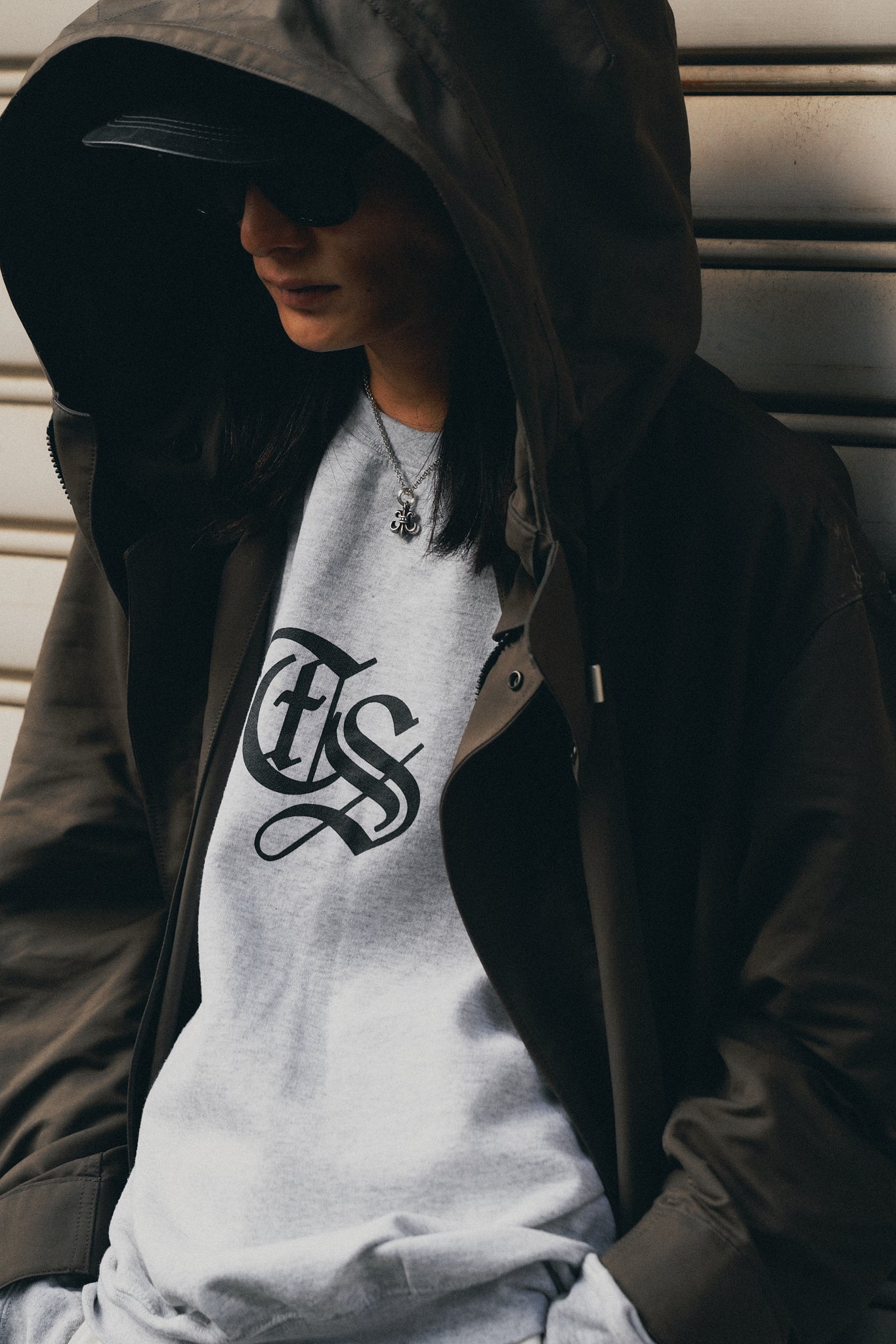 OLD ENGLISH LOGO SWEAT（ASH）