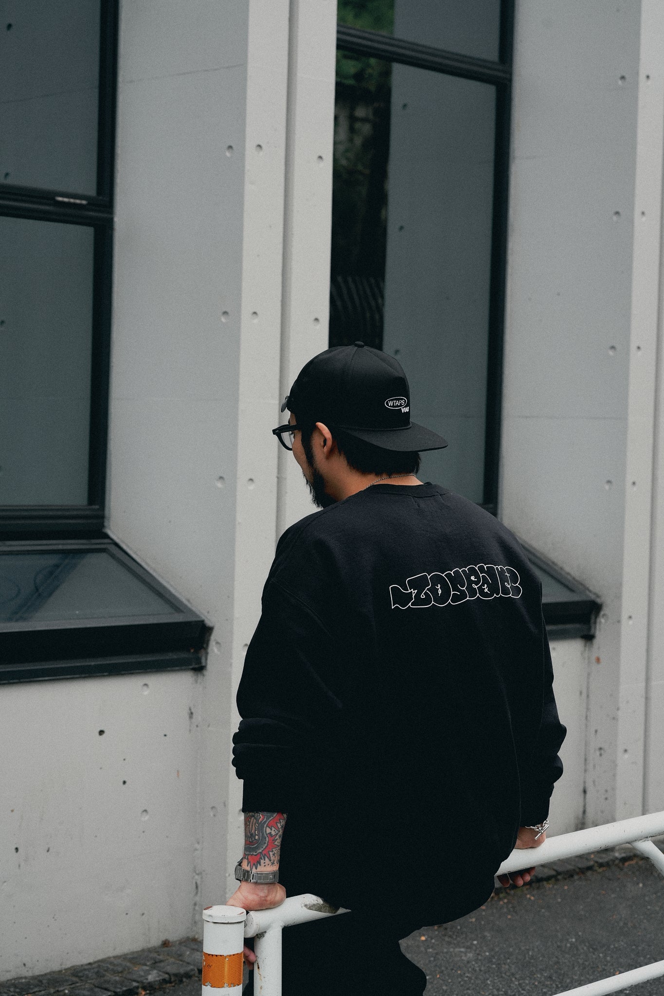 TAGGING LOGO SWEAT（BLACK）