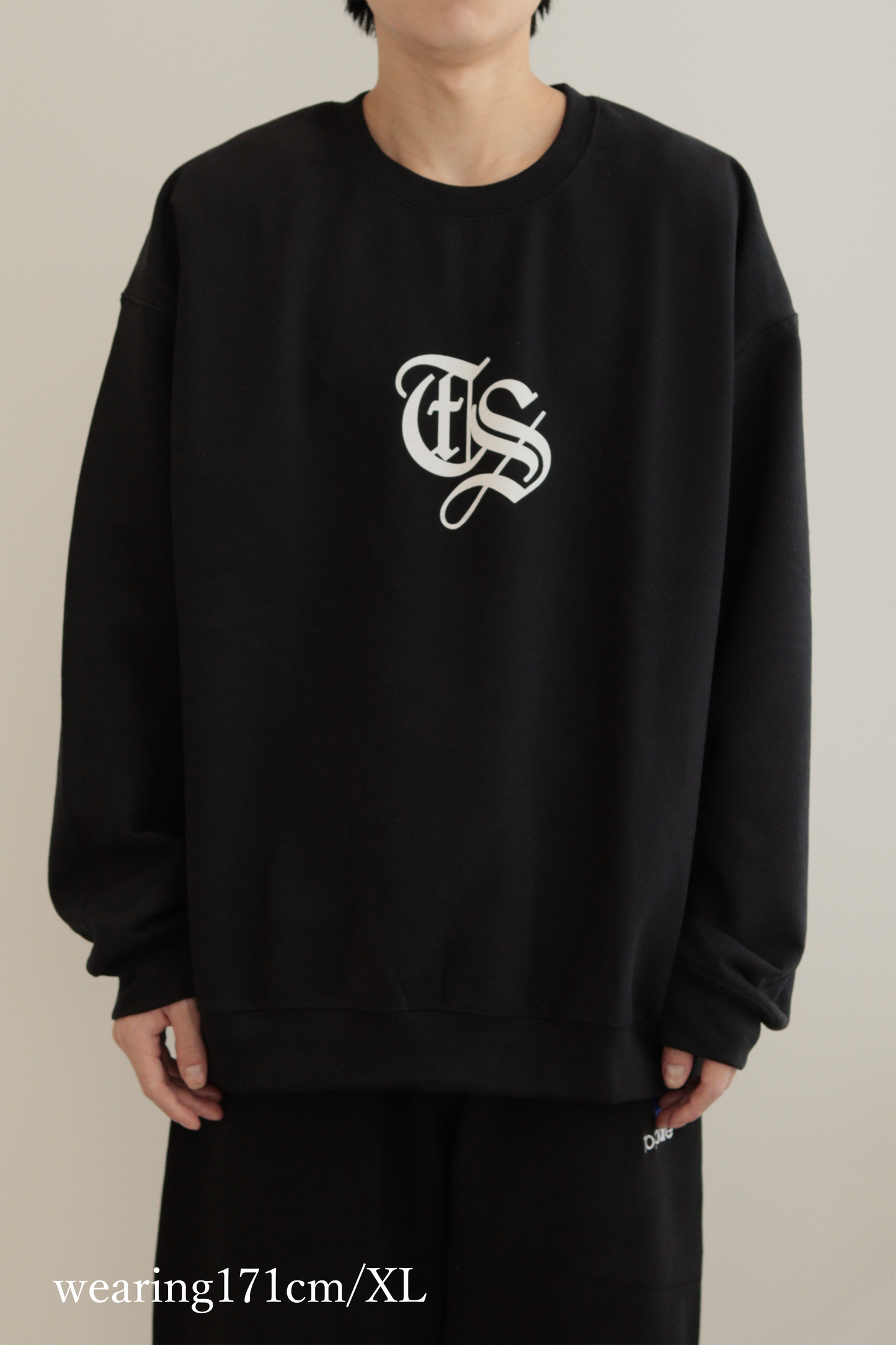 OLD ENGLISH LOGO SWEAT（BLACK）