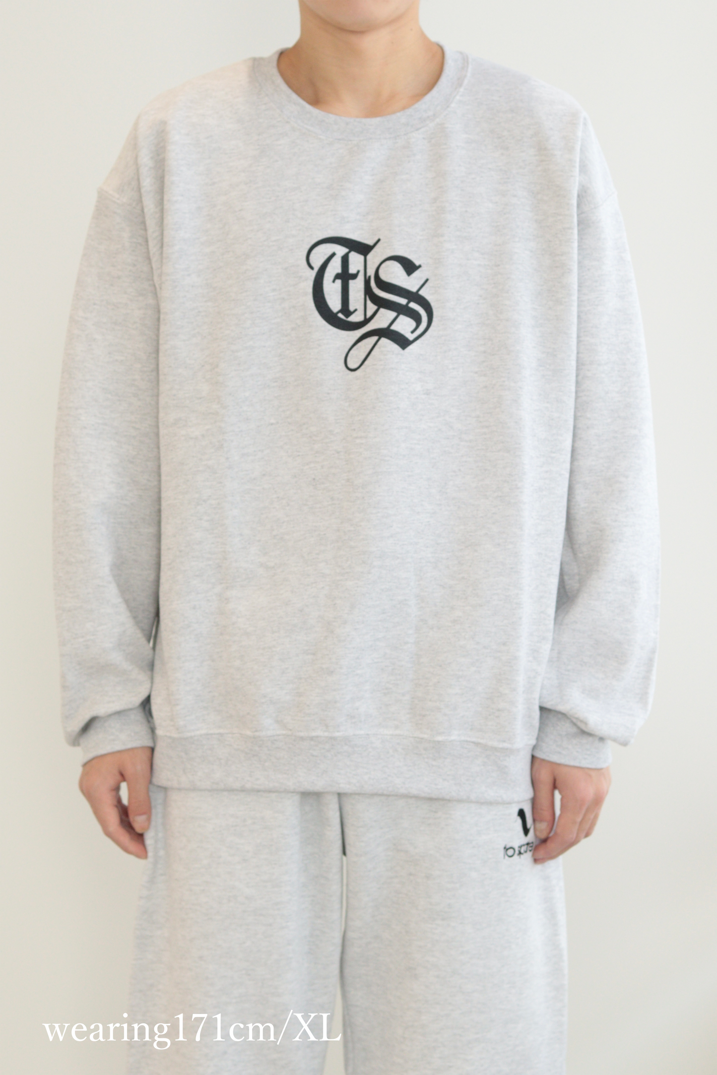 OLD ENGLISH LOGO SWEAT（ASH）