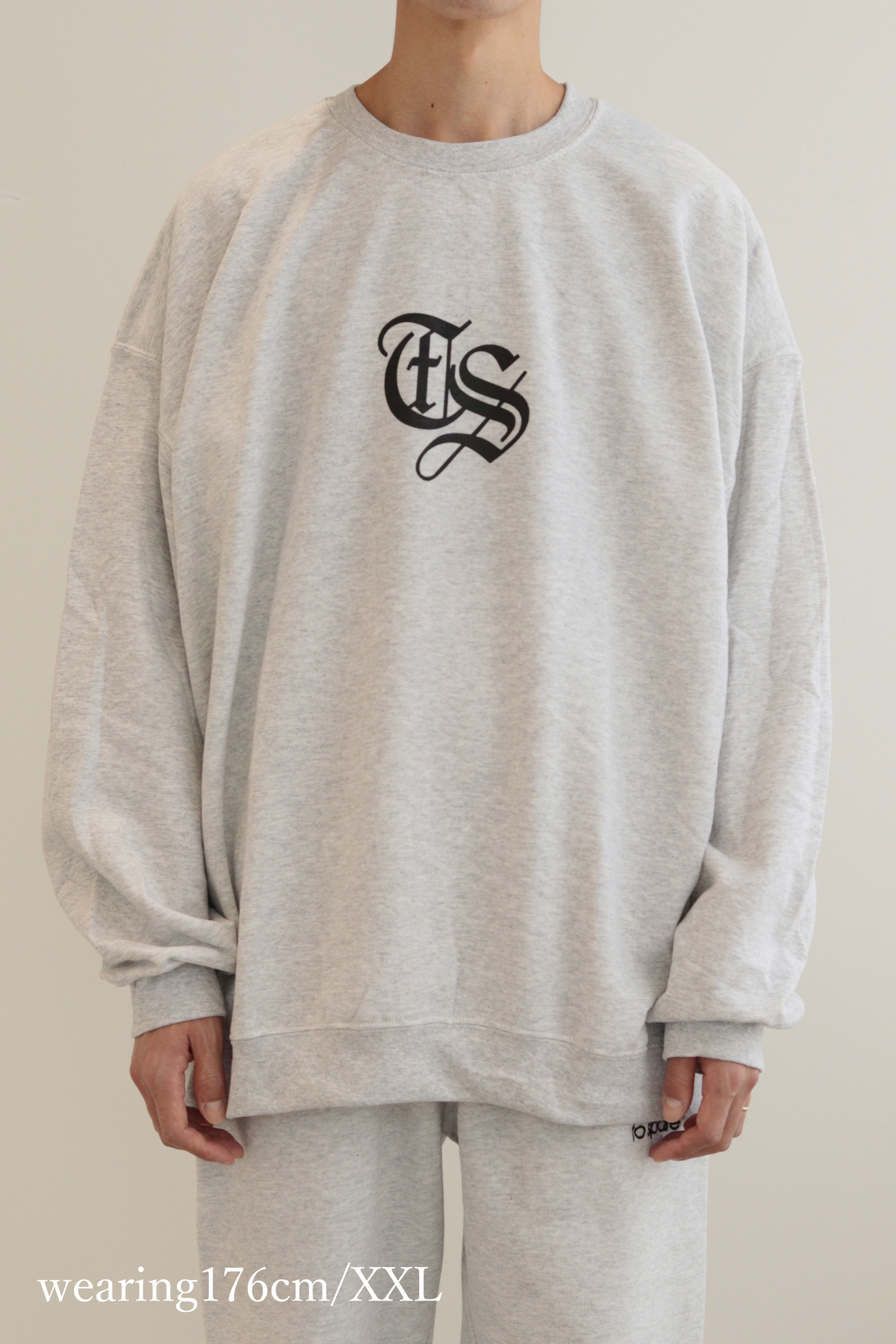 OLD ENGLISH LOGO SWEAT（ASH）