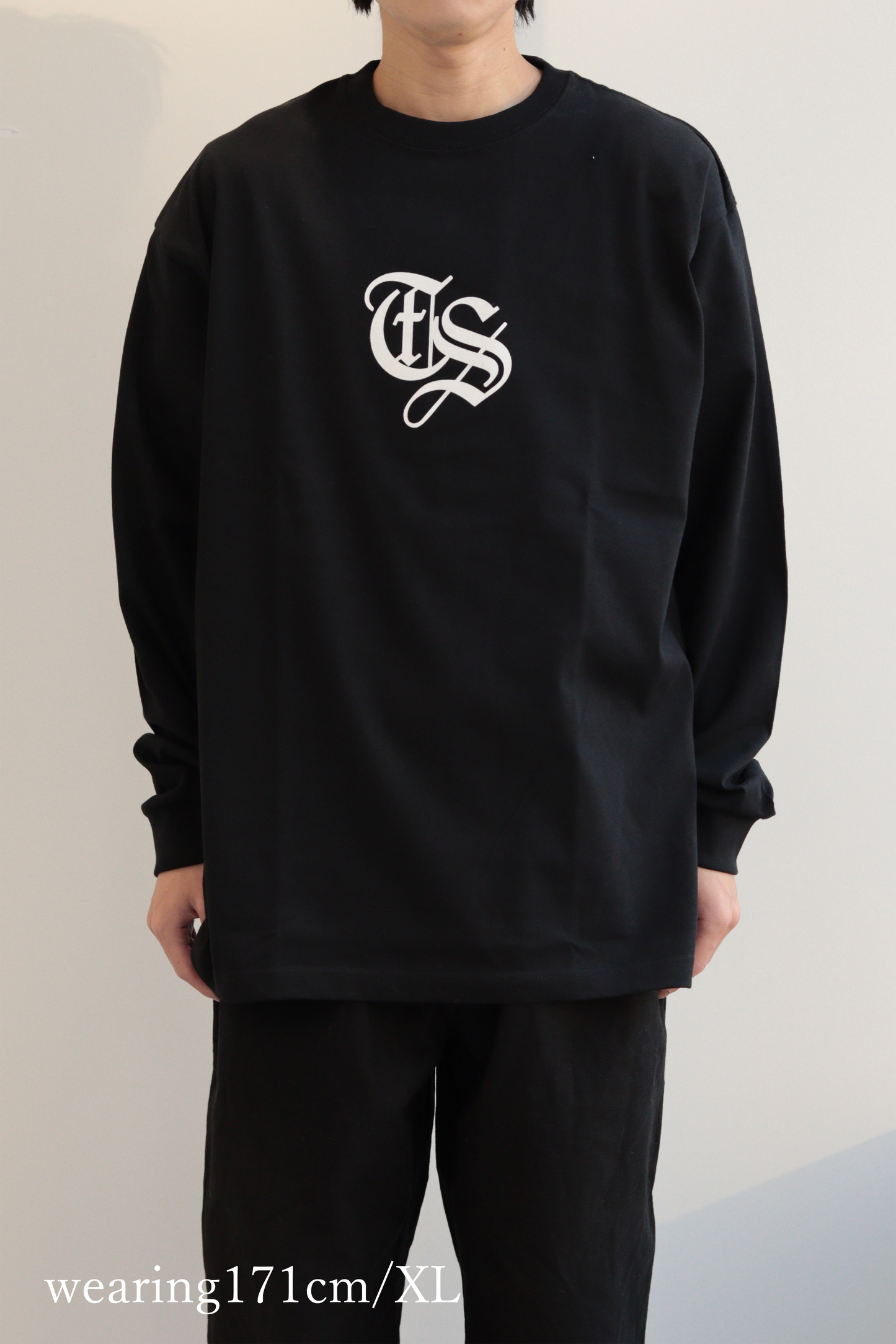OLD ENGLISH LOGO L/S TEE（BLACK）