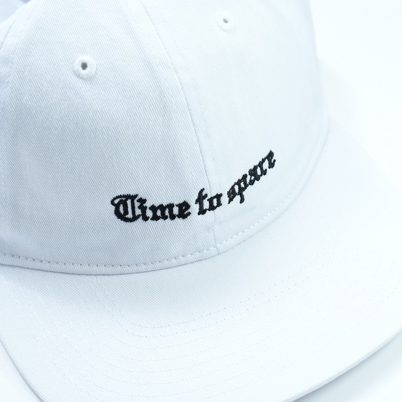 OLD ENGLISH LOGO CAP（WHITE）