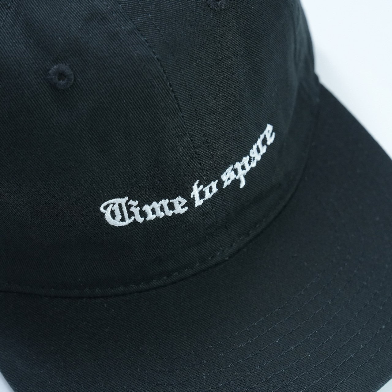 OLD ENGLISH LOGO CAP（BLACK）