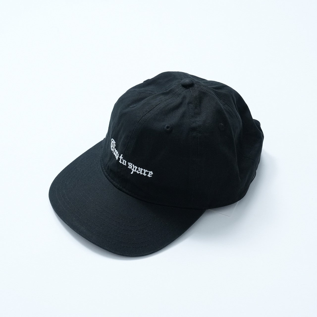 OLD ENGLISH LOGO CAP（BLACK）