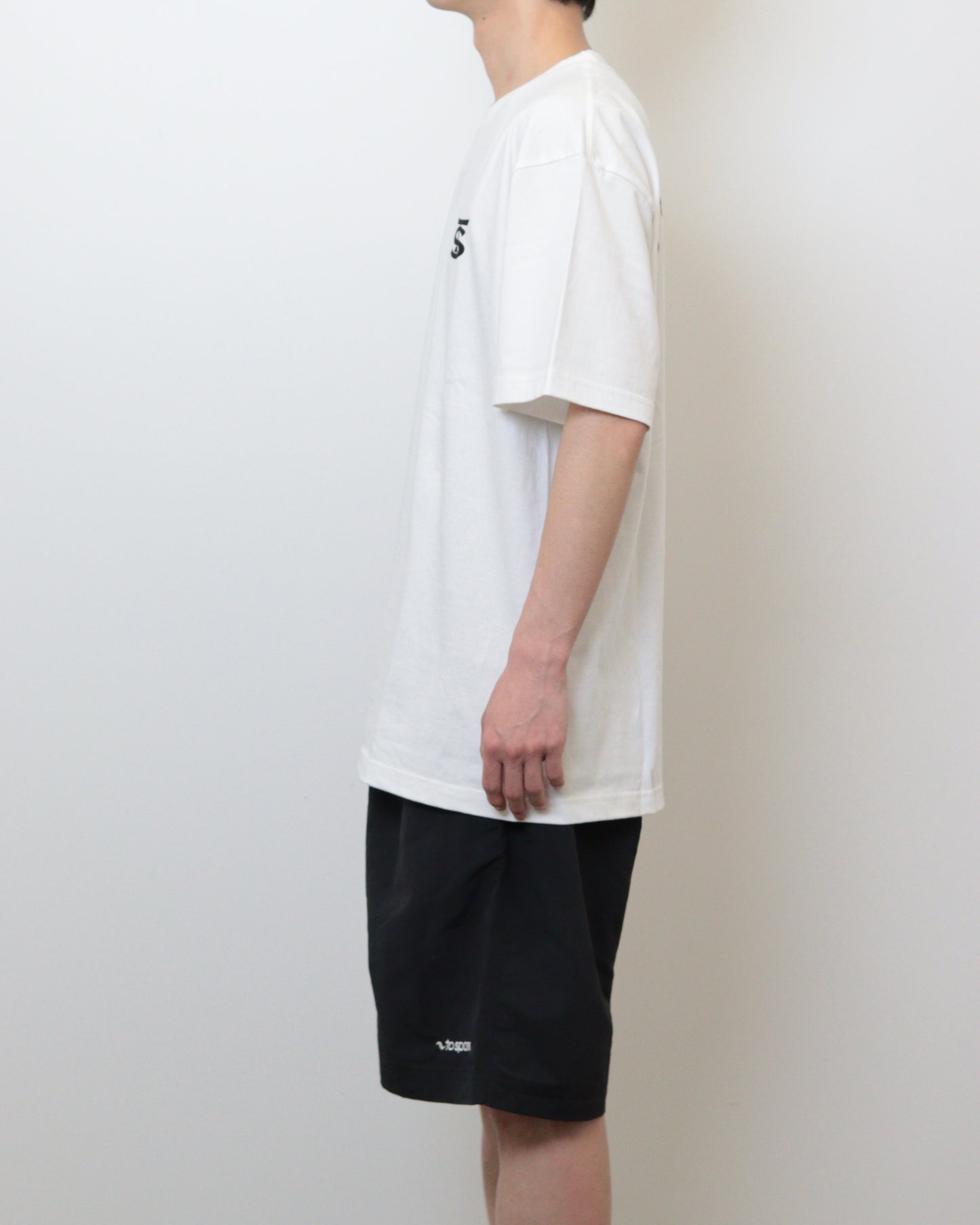 EMBLEM LOGO TEE（BLACK）