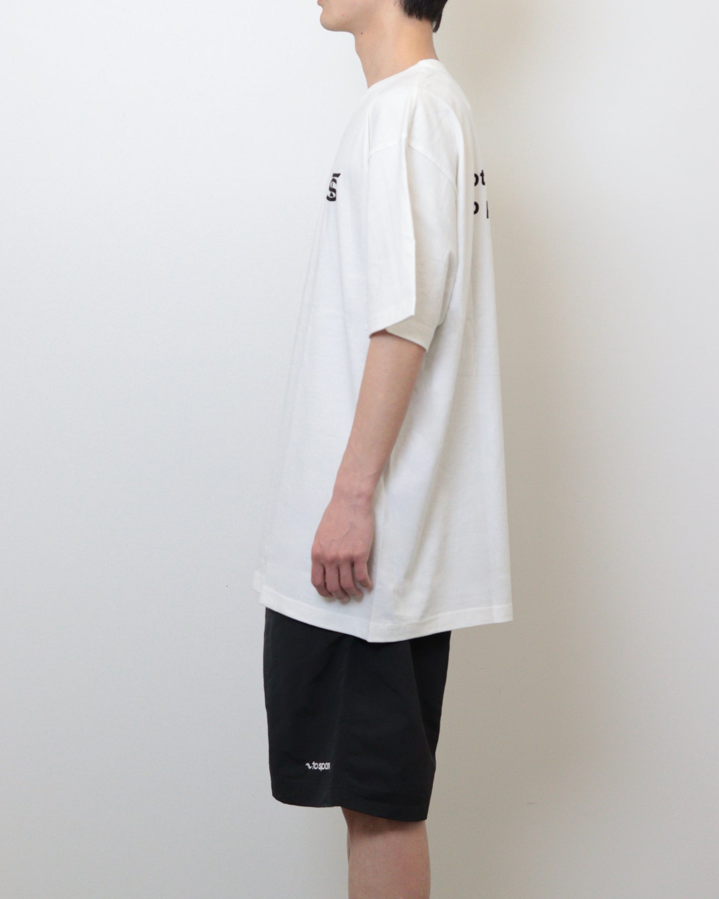 EMBLEM LOGO TEE（BLACK）