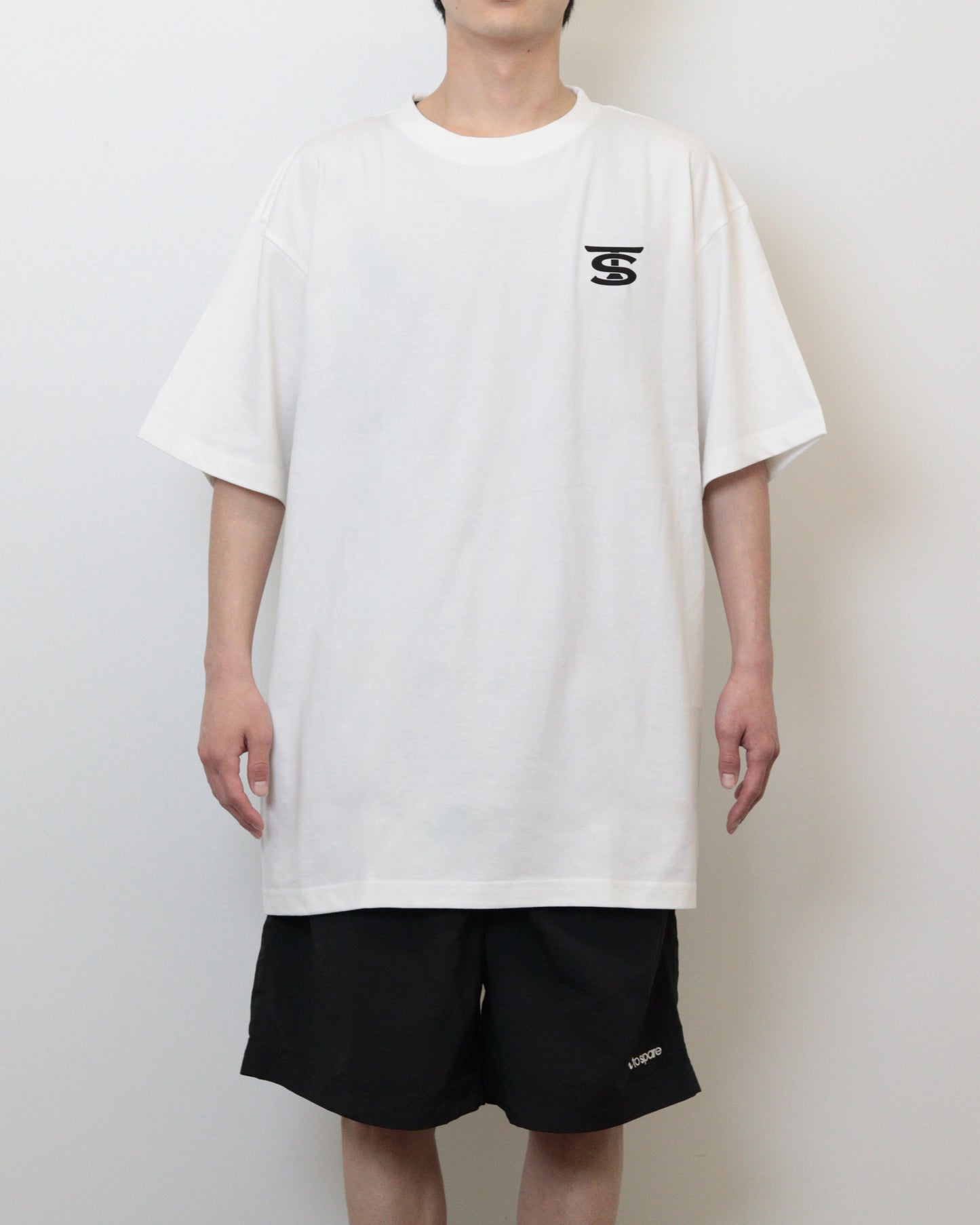EMBLEM LOGO TEE（BLACK）