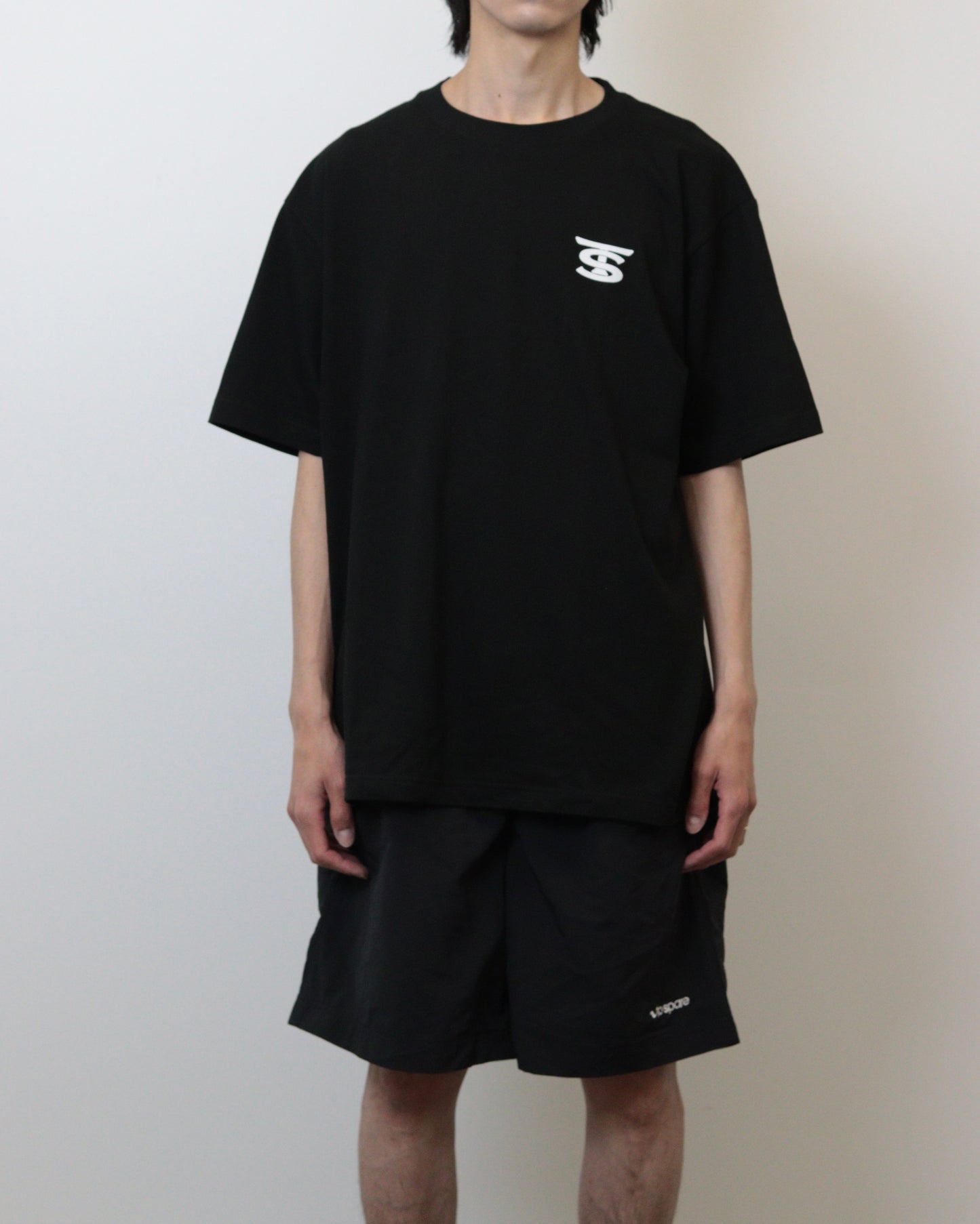 EMBLEM LOGO TEE（BLACK）