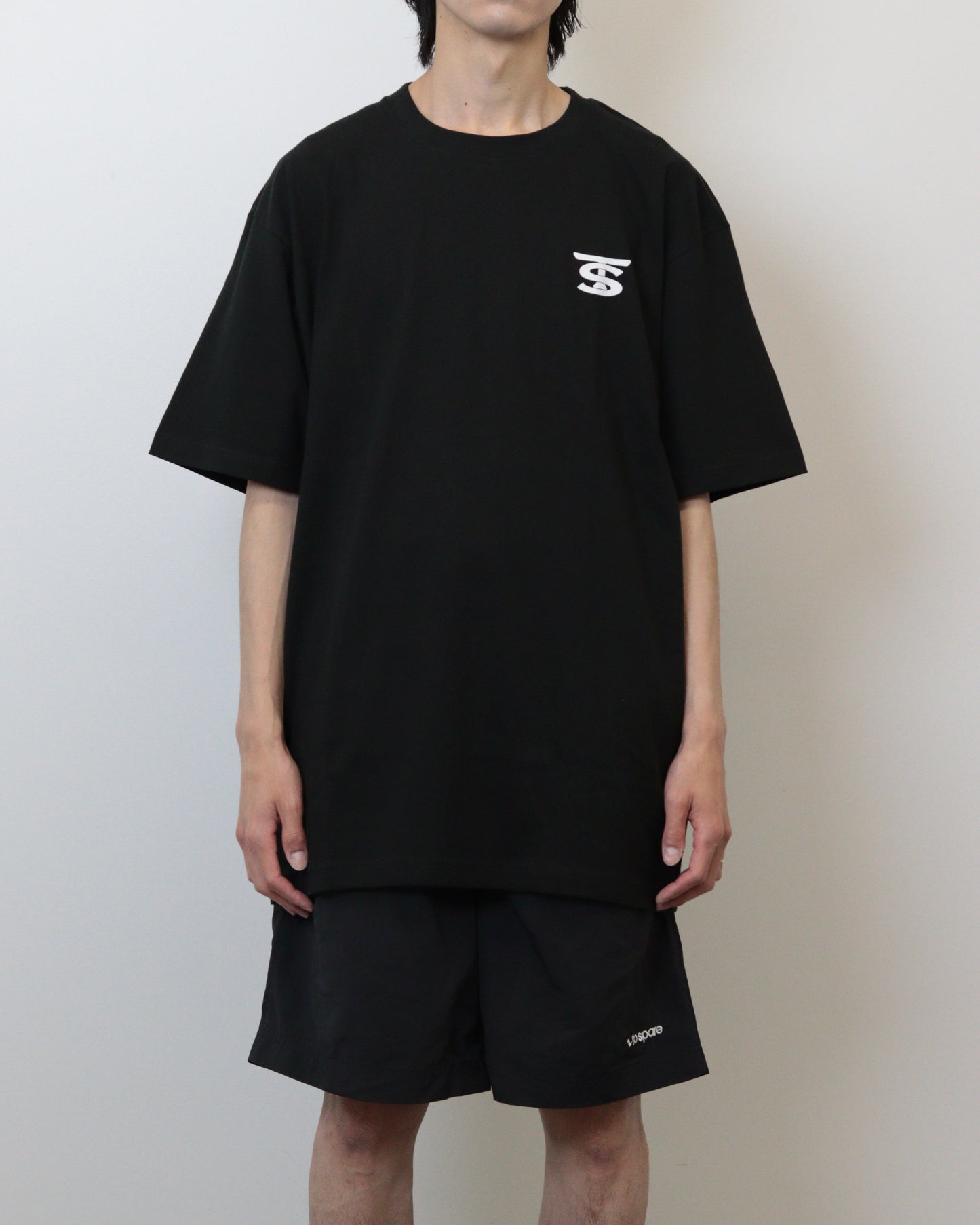 EMBLEM LOGO TEE（BLACK）